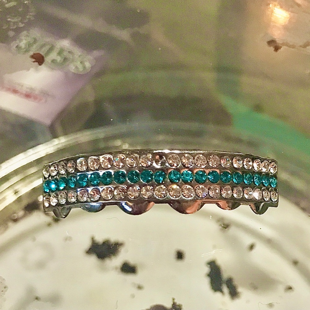Aquamarine & cubic bottom 8 teeth/Grill